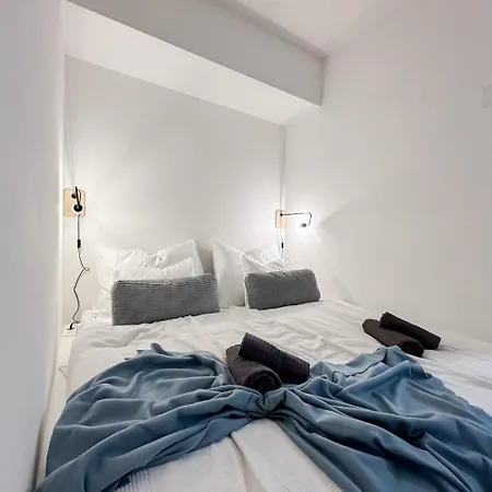 Real Living By Refa Karlin 305